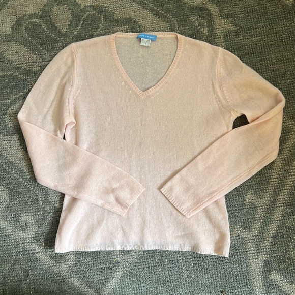 White + Warren Sweaters - Cashmere v neck sweater